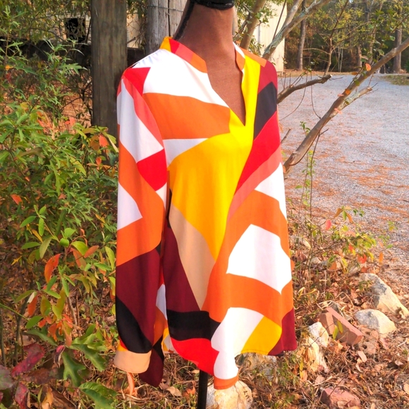 Vince Camuto Bold Autumn Colors of Gold/Orange/Brown/Black Abstract Pattern V-Ne - Picture 4 of 15